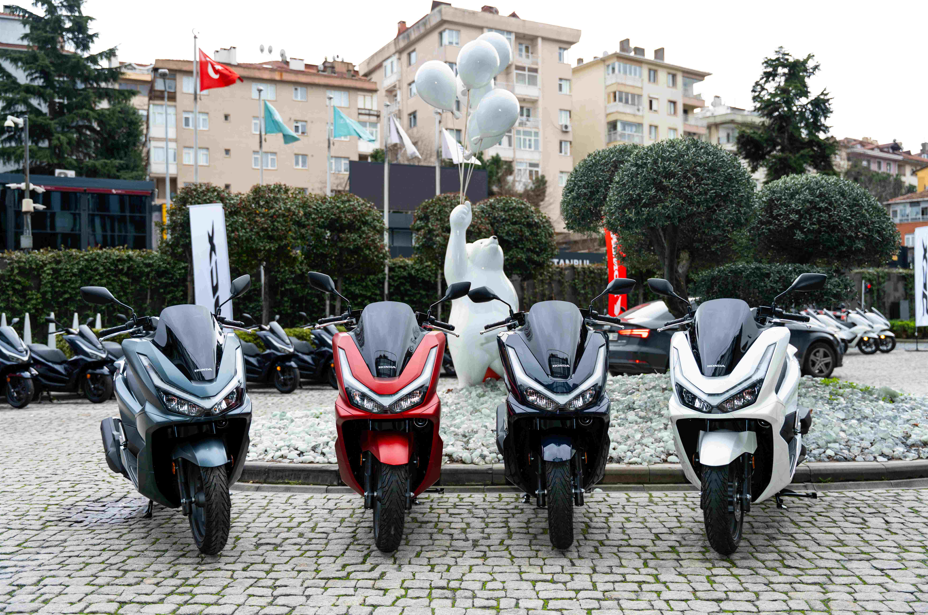 Honda’nın yenilenen scooter modeli PCX125 Türkiye’de