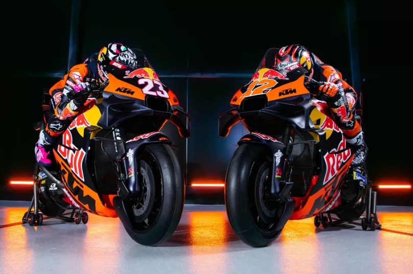 KTM ve Tech3, 2025 MotoGP için aynı tasarıma sahip motosikletlerini tanıttı.