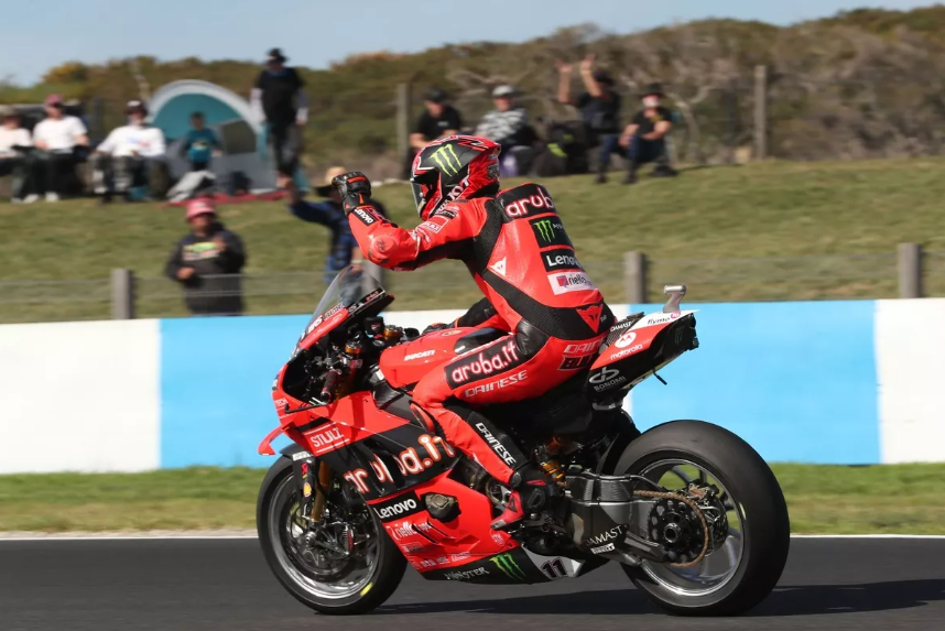 WSBK Phillip Island 1. yarış: Bulega kazandı, Toprak ikinci, Bahattin 15. olarak puan almayı başardı!