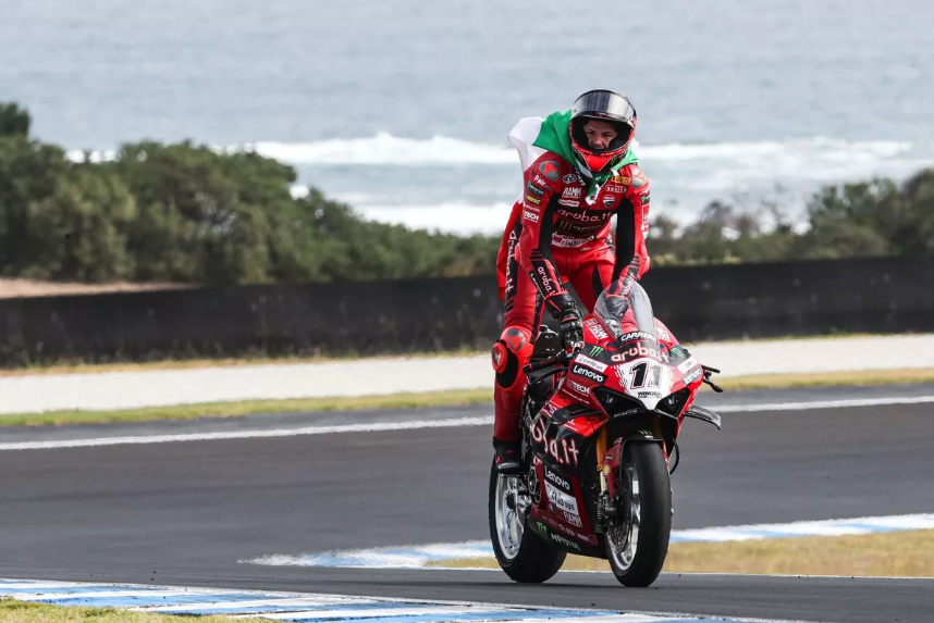 WSBK Phillip Island 2. yarış: Bulega kazandı, Toprak yarıştan çekildi, Bahattin 16. sırada