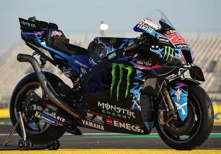 Yamaha'nın yepyeni V4 MotoGP canavarı, pistte hız denemelerine start veriyor! 